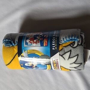 Sonic the Hedgehog Fleece Throw Blanket - Yellow and Gray